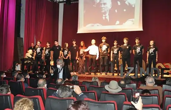 10 Kasım Atatürk'ü anma etkinliğinde duygu dolu anlar yaşandı