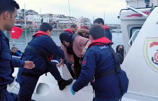 Yunan adalarına kaçmaya çalışan 28 kaçak göçmen yakalandı