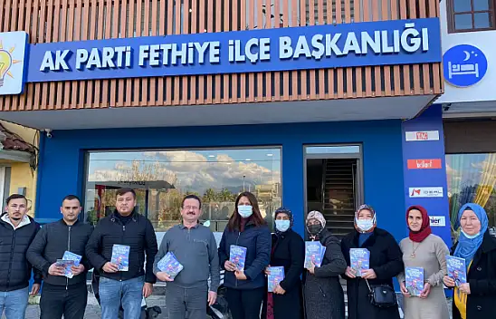 AK Parti kapı kapı gezip, halkı bilgilendirdi
