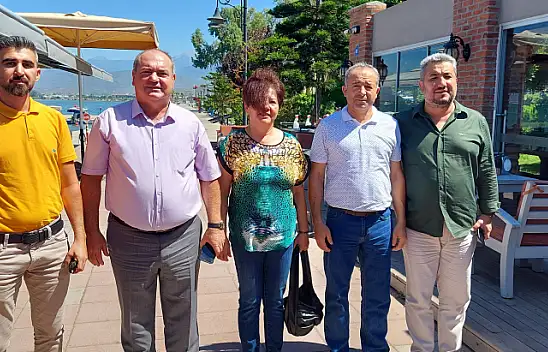 ALTILI MASA KAHVALTIDA BULUŞTU