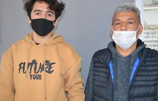 Arabayla bisiklet hırsızlığı güvenlik kamerasına yansıdı