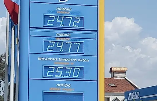 Benzin ve motorine yeni zam geldi