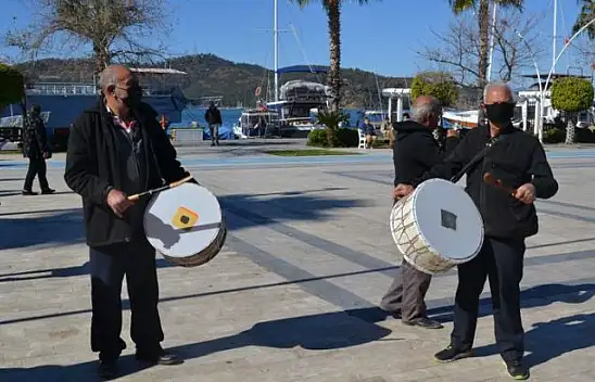 Beşkaza Meydanı'nda davullu zurnalı eylem