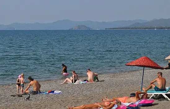 ÇALIŞ SAHİL, YAZ GÜNLERİNİ ARATMIYOR