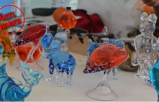 Cam üfleme sanatını yaşatıyor