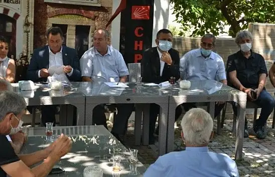 CHP'li vekiller, Fethiye ilçe binasında partililer ile buluştu