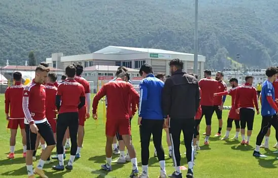 Dinçel ''Beşkaza Meydanında o kupayı kaldıracağız''