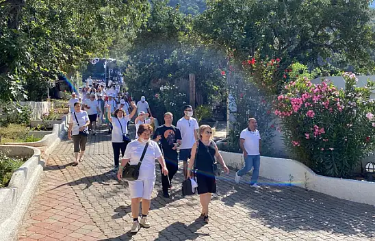 Engel tanımadan yüzdüler