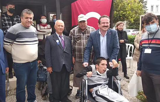 Engelli Çocukları Sevindirdiler