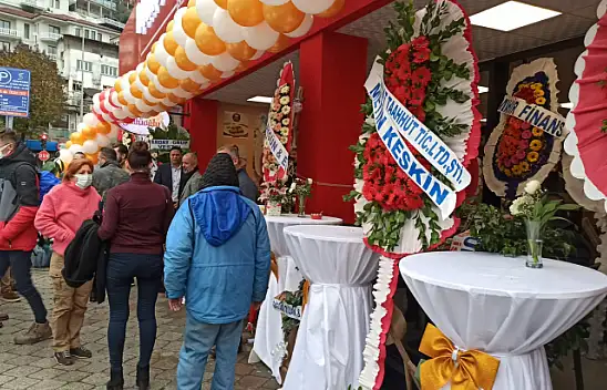 Faruk Güllüoğlu baklavaları Fethiye'de açıldı