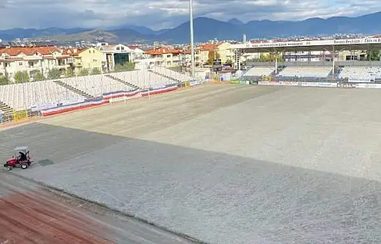 Fethiyespor 2. Yarı için çim yeniliyor