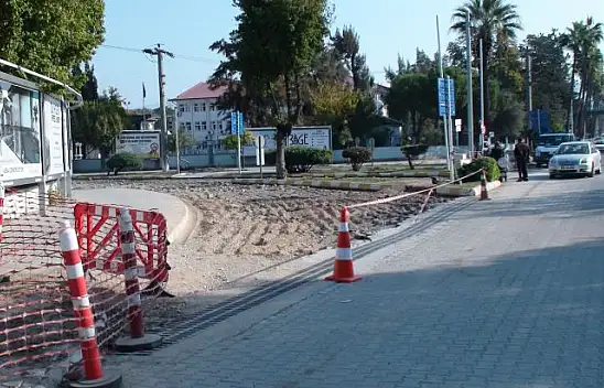 GAFFAR OKKAN CADDESİ'NDE YOL ÇALIŞMASI