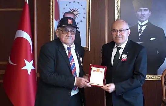 Gaziler Derneğin'den Balcıoğlu'na teşekkür plaketi