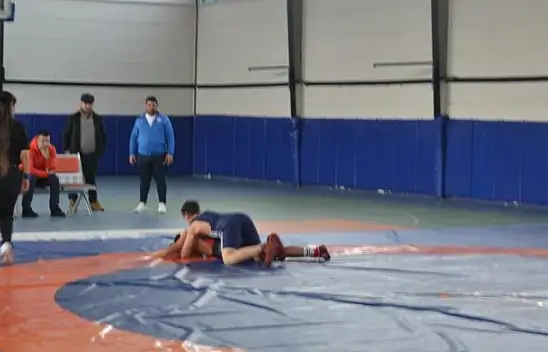 Genç güreşçiler heyecanlandırdı