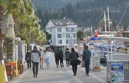 Halk güneşli havayı değerlendiriyor