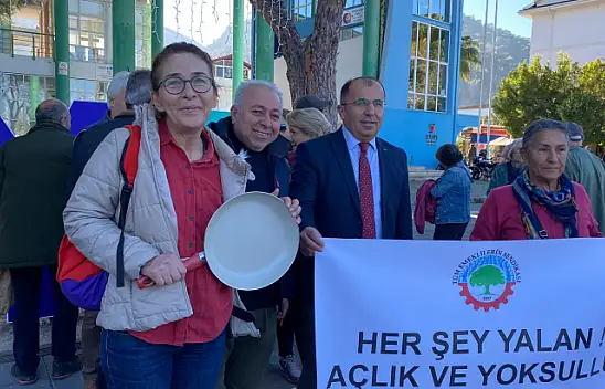 HÜKÜMETE TENCERE VE TAVA GÖSTERDİLER