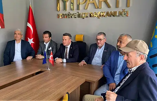 İYİ Parti'de rozet takma töreni