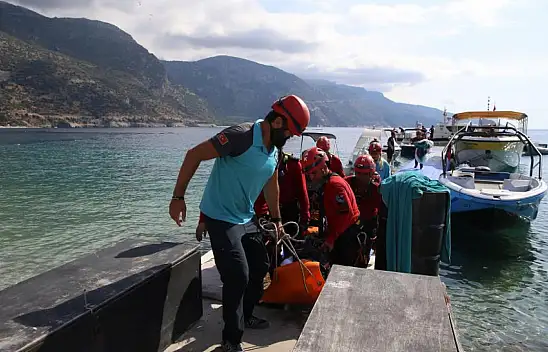 Kayalıklara düşen İngiliz paraşüt pilotu hayatını kaybetti