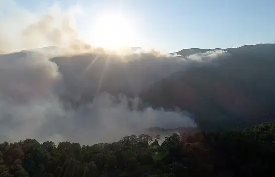 Köyceğiz dağlarının yoğun dumanı havadan görüntülendi