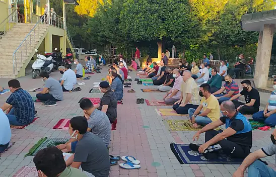 Kurban Bayramı, Bayram Namazı İle Başladı