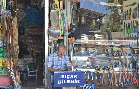 KURBAN BAYRAMI YAKLAŞINCA BIÇAKÇILAR YOĞUNLAŞTI