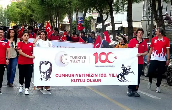 Kutlamalar kortej yürüyüşü ile başladı