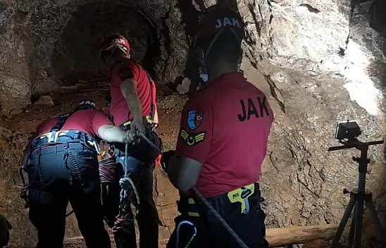 Maden ocağında 40 metrelik tünele düşen genç filmleri aratmayan bir operasyonla kurtarıldı