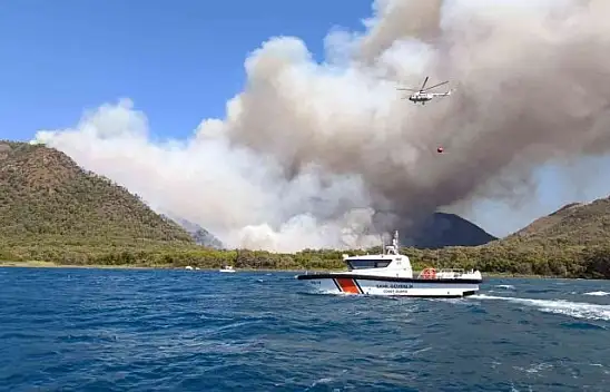 Marmaris yangınına 15 helikopter, 8 uçak müdahale ediyor