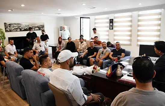 Milli Boksör Alcu, Karaca'yı ziyaret etti