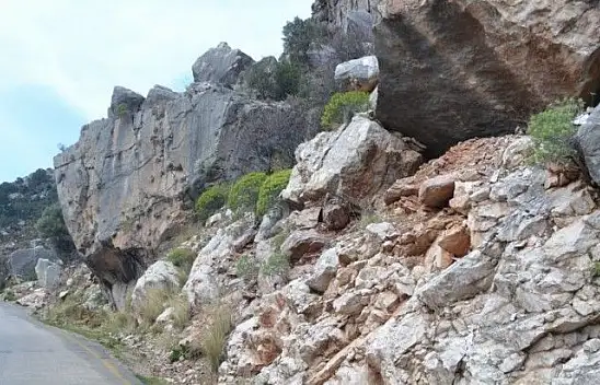 Muhtar Karaburun yetkililerden yardım istedi