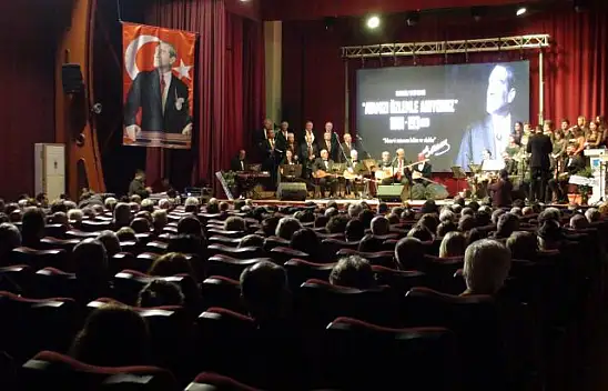 MUSTAFA KEMAL ATATÜRK TÜRKÜLERLE ANILDI