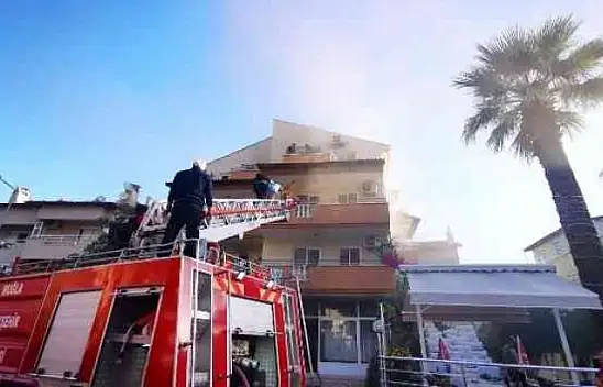 OTELİ DUMAN KAPLADI, MÜŞTERİLER TAHLİYE EDİLDİ