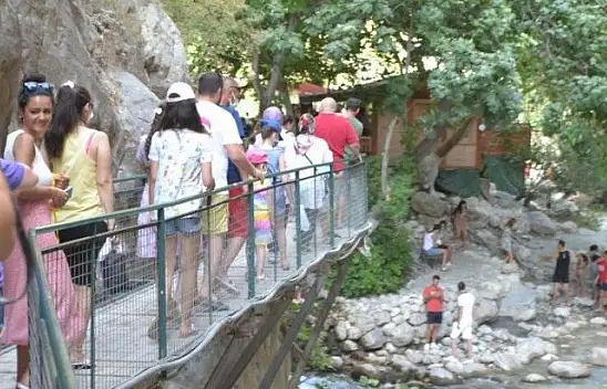 Saklıkent Kanyonuna turistler akın ediyor