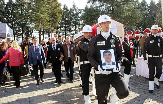 ŞEHİT KOMİSER İÇİN EMNİYET MÜDÜRLÜĞÜNDE TÖREN