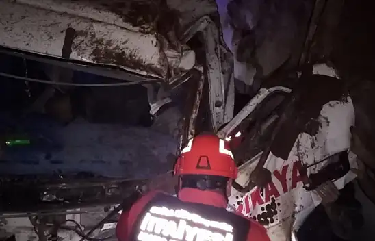 SÜRÜCÜ BETON MİKSERİNE SIKIŞTI