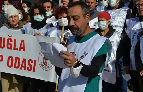 Tıp Bayramı'nda doktorlardan eylem