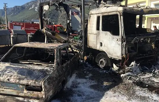 TIR VE ARABA CAYIR CAYIR YANDI