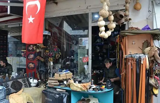 Yenisini alamayan eskiyi tamir ettiriyor