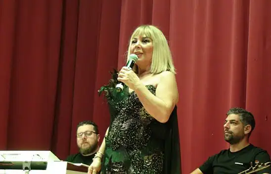 ZEHRA BEBEK İÇİN SAHNE ALDILAR