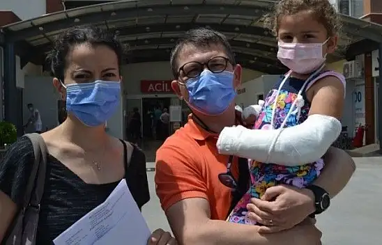 3 yaşındaki çocuğun kolunu köpek parçaladı