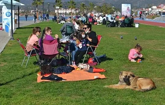 Kısıtlama sonrası plajlar ve sahil bandı doldu