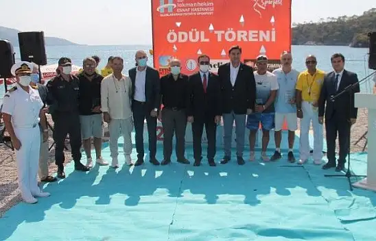 'Açık Su Yüzme Yarışı' sporcuları kıyasıya mücadele etti