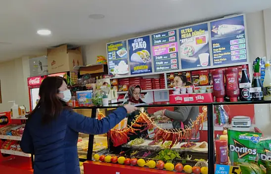 AK Parti kapı kapı gezip, halkı bilgilendirdi