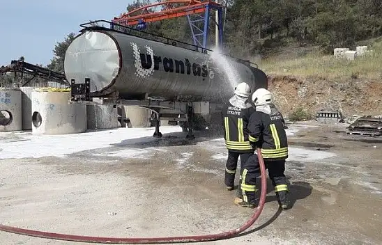 Asfalt tankeri bomba gibi patladı