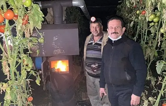 Başkan Öztürk, üreticiyle don nöbetindeydi