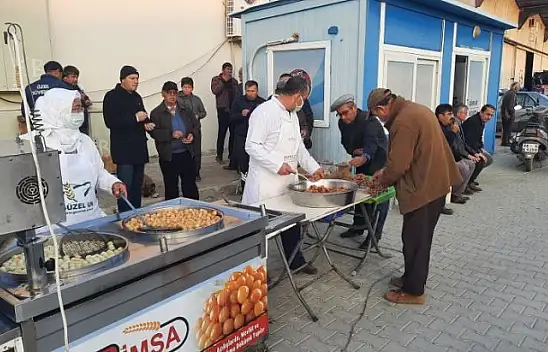 Çiftçiler lokma döktürdü