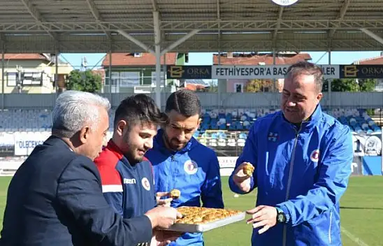 Futbolculara baklava ziyafeti