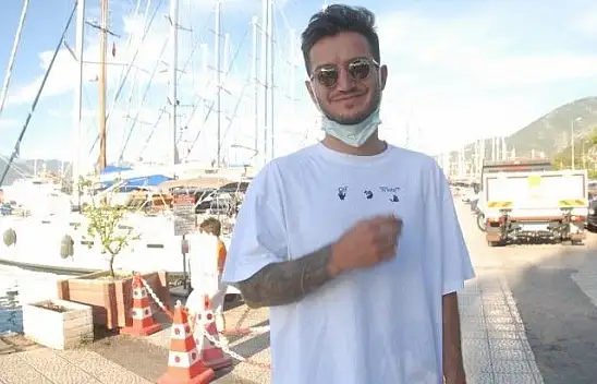 Galatasaraylı Oğulcan tatil için Fethiye'yi seçti