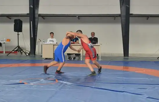 Genç güreşçiler heyecanlandırdı