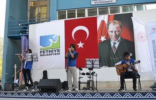 Gençler bayramı doyasıya kutladı